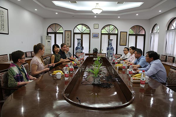 谢炳国院长接待芬兰圣经公会代表团 谢炳国院长接待芬兰圣经公会代表团